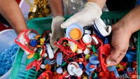 Sampah Tutup Botol Diubah Jadi Produk Bernilai di Tangsel