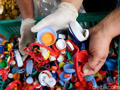 Sampah Tutup Botol Diubah Jadi Produk Bernilai di Tangsel