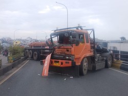 Kronologi Tronton Celaka di Flyover Ciputat Jalan Mundur Nyaris Tabrak Motor