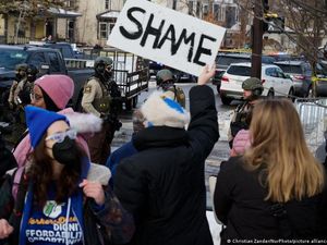 Tragedi Minnesota: Agen Imigrasi Federal Tembak Mati Wanita AS