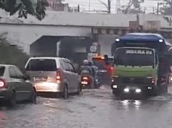Hujan Lebat, Jalan Gempol Pasuruan Bawah Jembatan Viaduk Banjir