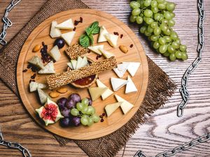 13 Jenis Keju Terbaik yang Cocok untuk Membuat Charcuterie Board