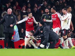 Semua Penggawa Liverpool Marah saat Martinelli Dorong Bradley