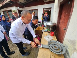 Dukung Fase Pemulihan, Waka MPR Salurkan Bantuan ke Korban Bencana Sumbar