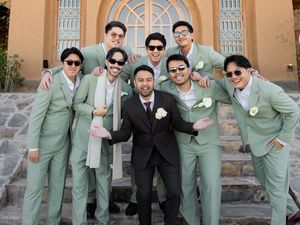 Foto Vidi Aldiano Tampil Berkumis Jadi Groomsman Pernikahan Sahabat di Maroko