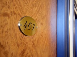 Punya 6 Rumah, Keluarga Ini Malah Pilih Tinggal di Hotel Selama Berbulan-bulan