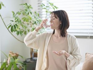 8 Merek Vitamin untuk Wanita 40 Tahun ke Atas, untuk Kulit hingga Menopause