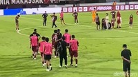 Tangis Pemain PSM Pecah Usai Dipermalukan Bali United di Stadion BJ Habibie