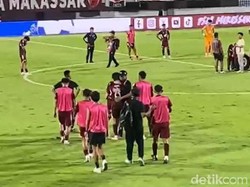 Tangis Pemain PSM Pecah Usai Dipermalukan Bali United di Stadion BJ Habibie
