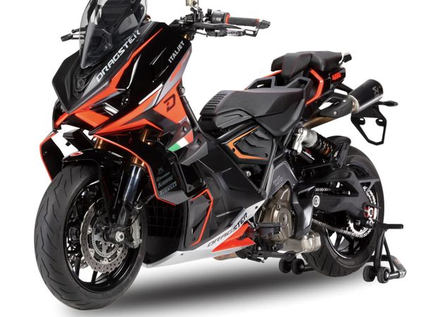 Wujud Italjet Dragster 459, Motor Sport Berbaju Motor Matic