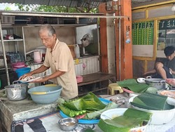 Kisah Sugiono Menjaga Warisan Rasa di Tengah Gempuran Jajanan Dunia