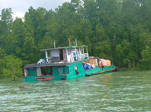 Kapal Barang Elektronik Tabrak Batang Kayu, Bocor Lalu Karam di Tarakan