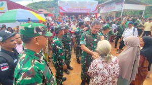 KSAD Tinjau Sekolah Terdampak Bencana dan Posko Pengungsi di Tapteng