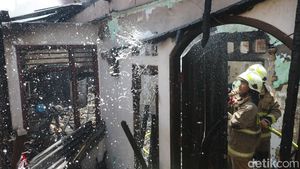 Korsleting Listrik Picu Kebakaran Rumah dan Kontrakan di Cipinang Muara