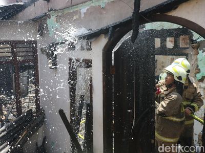 Korsleting Listrik Picu Kebakaran Rumah dan Kontrakan di Cipinang Muara