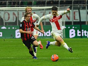Milan Vs Genoa: Rossoneri Tak Sabar