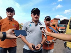 Pengelola Ungkap Pemicu Sampah di Pasar Induk Kramat Jati Menggunung