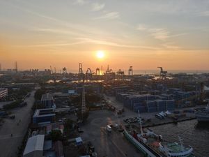 Pelindo Pastikan Operasional Pelabuhan Priok Normal Meski Ada Penumpukan Truk