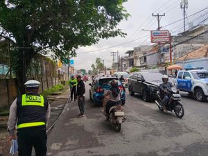 Pemotor di Palembang Tewas Usai Tabrak Truk Kontainer yang Berhenti