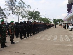 Polisi-TNI Amankan Laga Persita Tangerang Vs Borneo FC di Tangerang