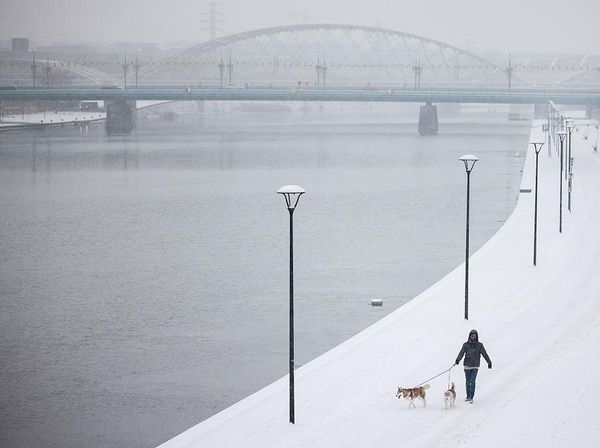Salju Tebal Selimuti Krakow, Musim Dingin Polandia Kian Ekstrem