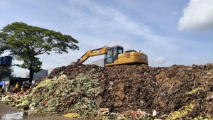 Ini Tumpukan Sampah Pasar Induk Kramat Jati Diprotes Warga karena Bau Busuk