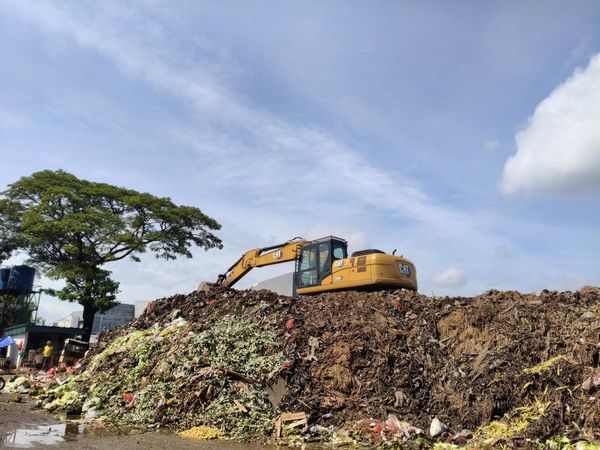Ini Tumpukan Sampah Pasar Induk Kramat Jati Diprotes Warga karena Bau Busuk