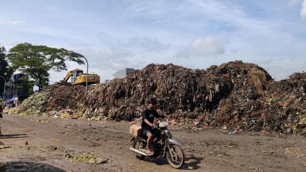 Tumpukan sampah di Pasar Kramat Jati (Kurniawan/detikcom)
