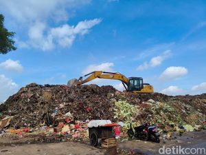 Pramono Minta Pasar Jaya Segera Bereskan Masalah Sampah di Pasar Kramat Jati