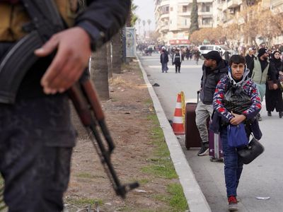 Warga Sipil Mengungsi Saat Bentrokan Kembali Pecah di Aleppo