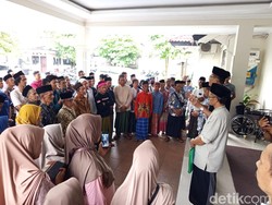 Warga Sambeng Geruduk BPN Magelang Tolak Tanahnya untuk Uruk Tol Jogja-Bawen