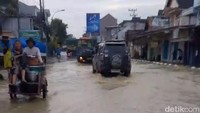 Banjir Rendam Jalan Raya Blega Bangkalan, Jalur Utama Madura Tersendat