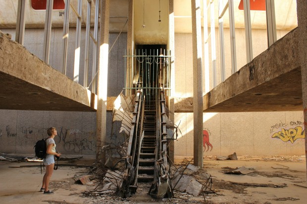 Eksplorasi perkotaan, hobi unik Gen Z untuk menemukan sisi tersembunyi kota/Foto: Unsplash.com/leslie_outofdoors Eksplorasi perkotaan diminati Gen Z karena menghadirkan petualangan dan sudut pandang baru tentang kota.