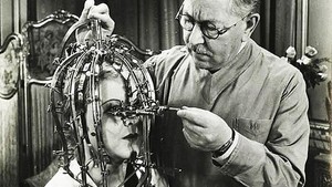 Deretan Foto Hitam Putih Klasik yang Aneh dan Bikin Menakutkan