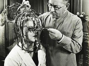 Deretan Foto Hitam Putih Klasik yang Aneh dan Menakutkan