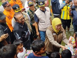 Tinjau Banjir Lamongan, Khofifah: Modifikasi Cuaca Sudah Dilakukan