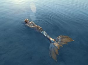 Heboh Wanita Nyemplung di Kolam Tetangga Tanpa Busana, Ingin Jadi Mermaid