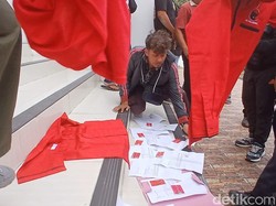 Momen HUT Partai, Puluhan Kader PDIP Brebes Mundur dan Kembalikan KTA