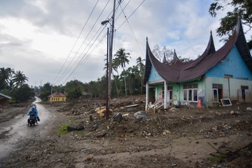 Berita dari Detik Finance: Pemkab Tanah Datar Usulkan Anggaran Pemulihan Pascabanjir Bandang Rp1,4 Triliun