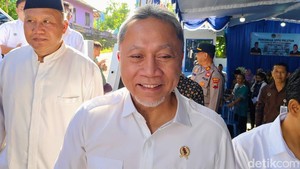 Menko Pangan Zulhas Janji Cek Penyebab Dana MBG Belum Cair di Awal Tahun