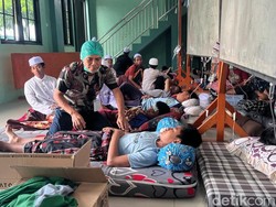 Pesantren di Mojokerto Jadi Posko Yankes Keracunan MBG Massal