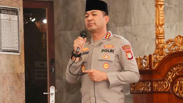 Polres Metro Tangerang Kota memperkuat keamanan lewat 'Ojol Kamtibmas' dan 'Jumat Curhat', di Batuceper, Kota Tangerang, pada Jumat (9/1/2026).