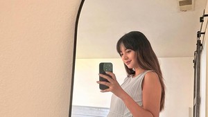 Aurelie Moeremans, Bumil dengan Pesona Senyuman Manis