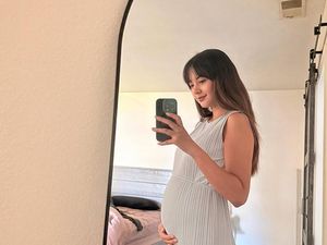 Aurelie Moeremans, Bumil dengan Pesona Senyuman Manis