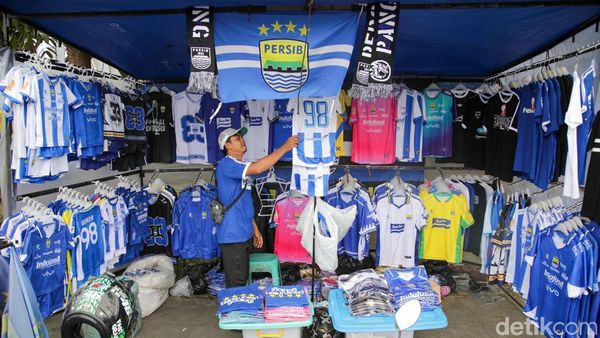 Big Match Persib vs Persija, Rezeki Pedagang di GBLA Ikut Mengalir