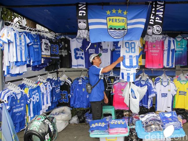 Big Match Persib vs Persija, Rezeki Pedagang di GBLA Ikut Mengalir