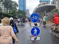 Ada Rambu Pemisah Pesepeda-Pejalan Kaki di CFD HI, Warga Harap Diperbanyak