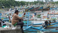 Cuaca Ekstrem, Nelayan Pantai Selatan Banyuwangi Tak Melaut
