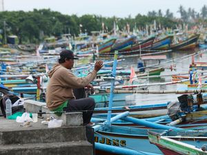 Cuaca Ekstrem, Nelayan Pantai Selatan Banyuwangi Tak Melaut