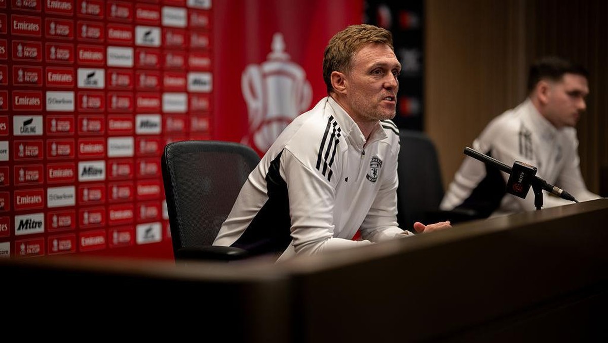 Darren Fletcher dalam jumpa pers jelang melawan Brighton. Foto: Manchester United via Getty Imag/Ash Donelon